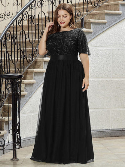 Robe longue de cérémonie à manches courtes avec broderie