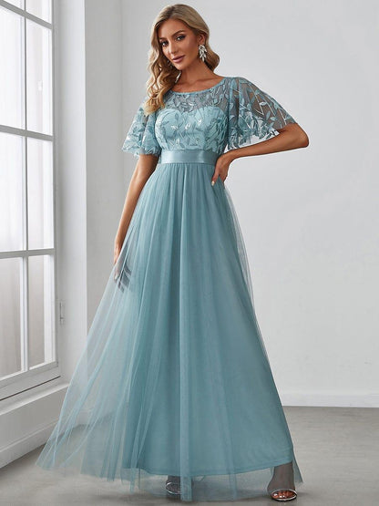 Robe longue de cérémonie à manches courtes avec broderie