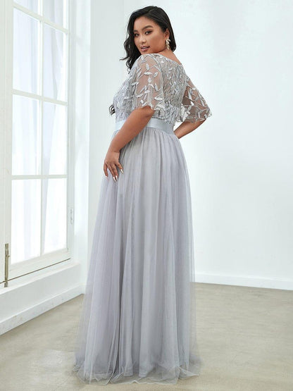 Robe longue de cérémonie à manches courtes avec broderie