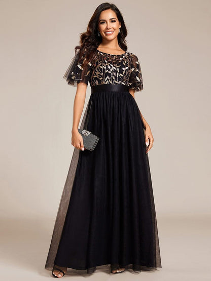 Robe longue de cérémonie à manches courtes avec broderie